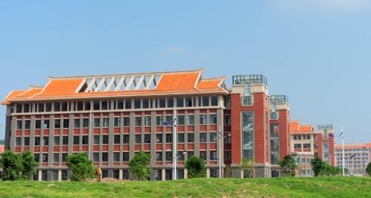 北部灣大學(xué)在哪里？北部灣大學(xué)濱海校區(qū)地址是多少？郵編是多少？