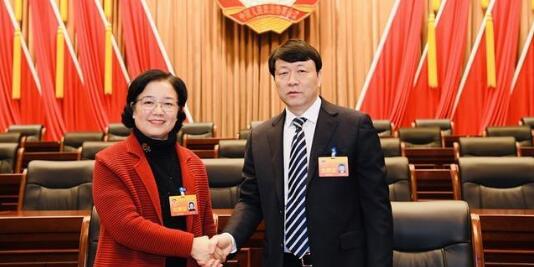 陳鴻寧任柳州政協(xié)主席，曾任柳州市委常委、政法委書(shū)記（陳鴻寧簡(jiǎn)歷）