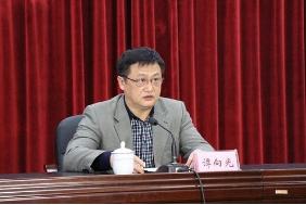 譚向光簡歷：廣西自治區(qū)政協(xié)提案委員會副主任譚向光，曾任廣西體育局局長，南寧市委常委、組織部部長
