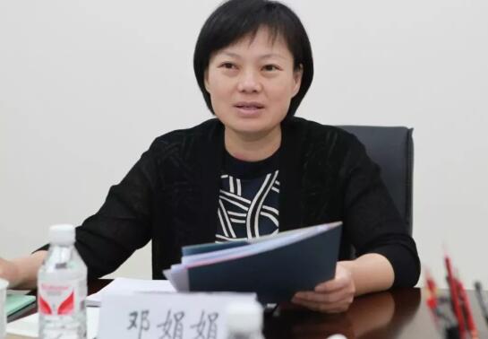 鄧娟娟簡(jiǎn)歷：廣西民宗委副主任鄧娟娟，曾任柳州市委常委、統(tǒng)戰(zhàn)部部長(zhǎng)，南寧市政協(xié)副主席、邕寧區(qū)委書(shū)記