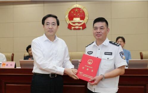 羅棋權(quán)簡歷：廣西公安廳副廳長羅棋權(quán)，曾任廣西政法委副書記，玉林市副市長、公安局局長