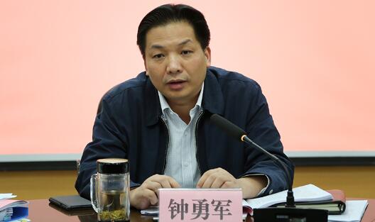 鐘勇軍簡歷：廣西組織部副部長鐘勇軍，曾任桂林市委常委、組織部部長，河池市委常委、組織部部長