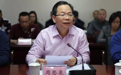 周思泉簡(jiǎn)歷：柳州市人大副主任周思泉，曾任柳北區(qū)委書(shū)記、融安縣書(shū)記