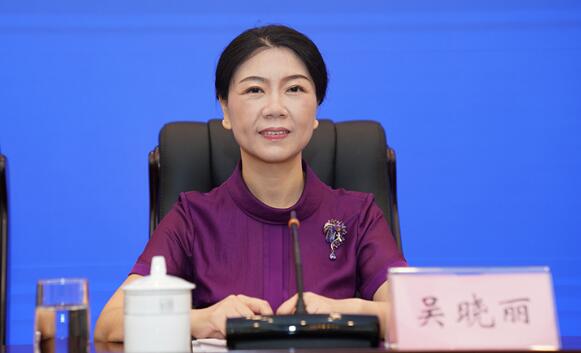 吳曉麗簡歷：來賓市政協(xié)主席吳曉麗，曾任廣西廣播電視局副局長、婦聯(lián)副主席，來賓市委副書記
