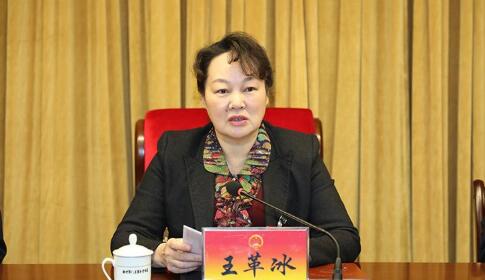 王革冰簡(jiǎn)歷：廣西人大監(jiān)察和司法委主任委員王革冰，曾任廣西人大秘書長，欽州市委書記，貴港市副書記