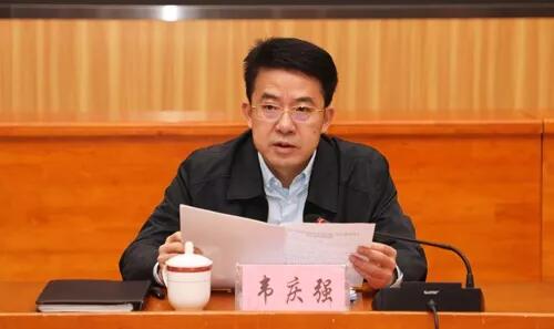 韋慶強(qiáng)簡歷：玉林市委常委、常務(wù)副市長韋慶強(qiáng)，曾任百色市委常委、政法委書記，貴港市委常委、桂平市委書記，平南縣委書記