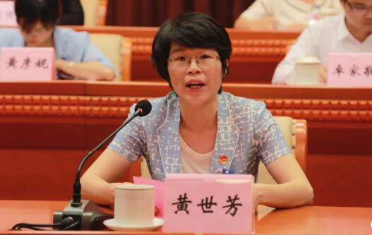 黃世芳簡歷：中國駐毛里求斯大使黃世芳，曾任來賓市委常委、宣傳部部長、副市長，東興市長