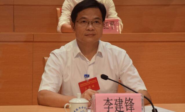 李建鋒簡歷：貴港市委常委、政法委書記李建鋒，曾任貴港市委常委、秘書長