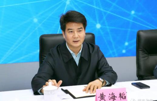 黃海韜簡歷：南寧市政協(xié)黨組成員、秘書長黃海韜，曾任橫州市委書記，江南區(qū)區(qū)長