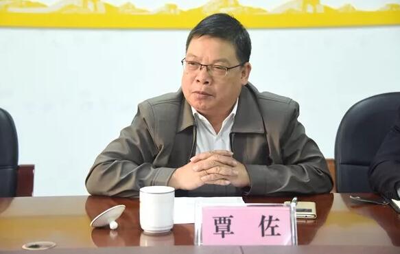 覃佐簡歷：防城港市政協(xié)副主席覃佐，曾任防城港市工商聯(lián)主席、統(tǒng)計(jì)局局長