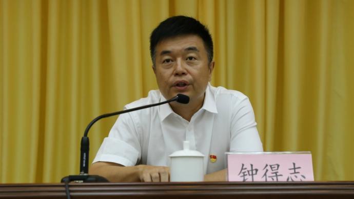 鐘得志簡(jiǎn)歷：廣西自治區(qū)人民政府黨組成員、秘書長鐘得志，曾任廣西紀(jì)委副書記，賀州市委副書記，玉林副市長