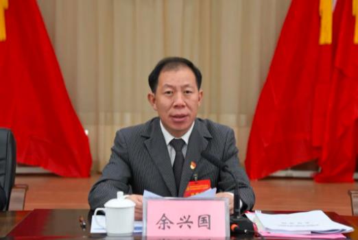 余興國(guó)簡(jiǎn)歷：新疆克拉瑪依市委常委、常務(wù)副市長(zhǎng)余興國(guó)，曾任廣西北海市鐵山港區(qū)委書記、區(qū)長(zhǎng)，合浦縣委副書記