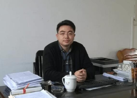 謝旦杏簡歷：百色市凌云縣委副書記、縣長謝旦杏，曾任凌云常務(wù)副縣長，田林縣委常委、宣傳部部長、副縣長