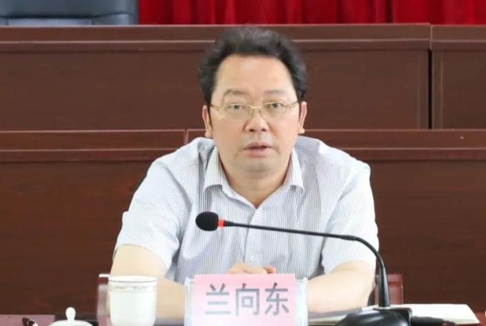 蘭向東簡(jiǎn)歷：來賓市政協(xié)副主席蘭向東，曾任來賓市工信委主任，金秀縣委副書記、縣長
