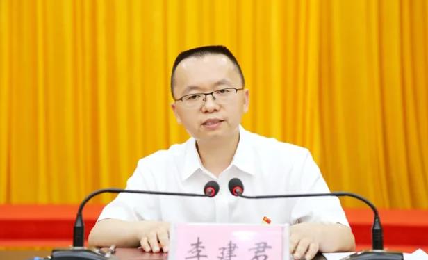 李建君簡歷：河池市都安縣委書記李建君，曾任廣西紀(jì)委監(jiān)委辦公廳主任、賀州市委副秘書長