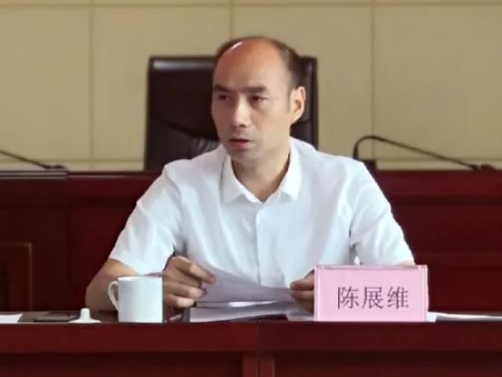 陳展維簡歷：賀州市政府秘書長陳展維，曾任賀州市城市管理局局長，八步區(qū)委副書記、區(qū)長
