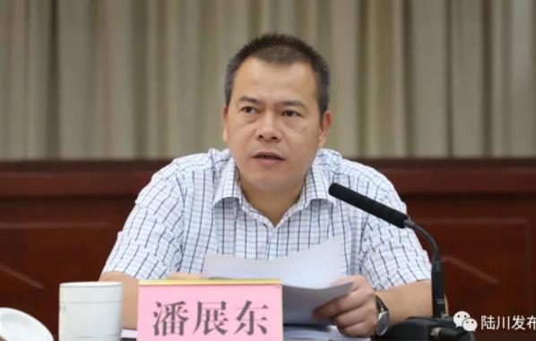 潘展東簡歷：柳州市委常委、統(tǒng)戰(zhàn)部部長、副市長潘展東，曾任廣西農(nóng)業(yè)農(nóng)村廳副廳長，防城港市副市長，玉林市委副秘書長