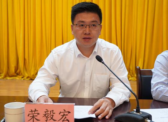 榮毅宏簡歷：防城港市發(fā)改委主任榮毅宏被查，曾任防城區(qū)委副書記、區(qū)長