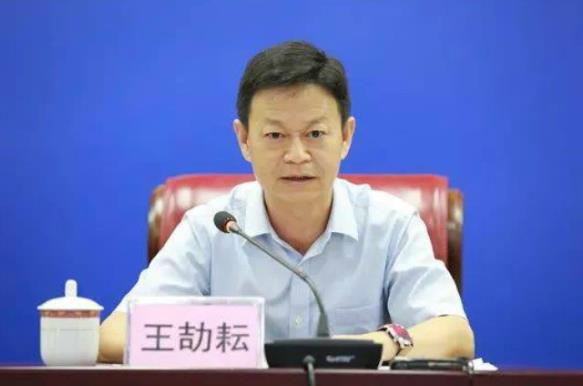王劼耘簡歷：平陸運河集團董事長王劼耘，曾任廣西交通廳副廳長，廣西交通投資集團副董事長、總經(jīng)理