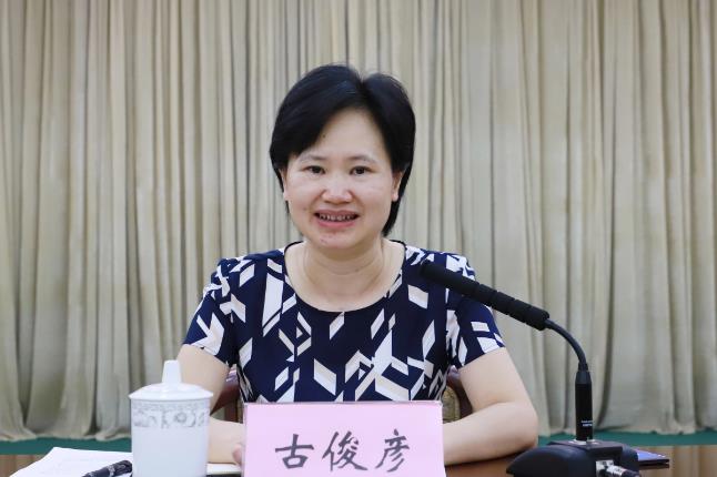 古俊彥簡(jiǎn)歷：廣西林業(yè)集團(tuán)副董事長、總經(jīng)理古俊彥，曾任百色市副市長、衛(wèi)計(jì)委主任