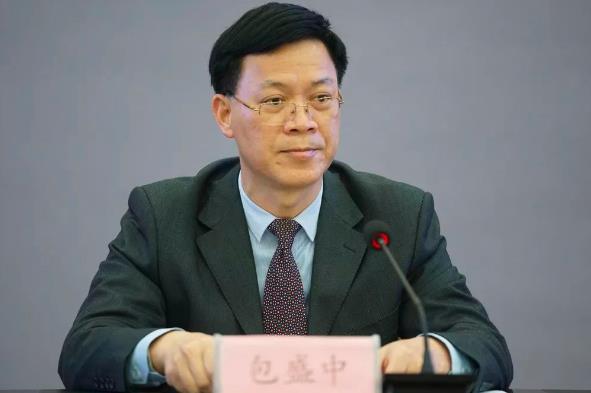 包盛中簡(jiǎn)歷：原北海市自然資源局副局長(zhǎng)、規(guī)劃局局長(zhǎng)包盛中，曾任北海市發(fā)改委副主任、鐵建辦主任