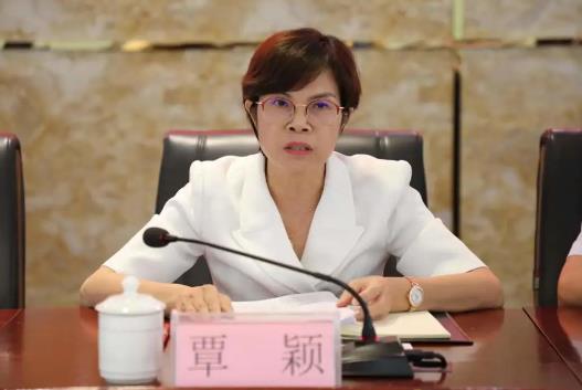 覃穎簡歷：百色城市建設投資發(fā)展集團總經理覃穎，曾任百色試驗區(qū)發(fā)展集團副總經理