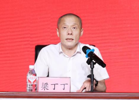 梁丁丁簡歷：桂林信息科技學(xué)院校長梁丁丁，曾任賀州學(xué)院黨委書記、桂林電子科技大學(xué)黨委副書記、北海副市長