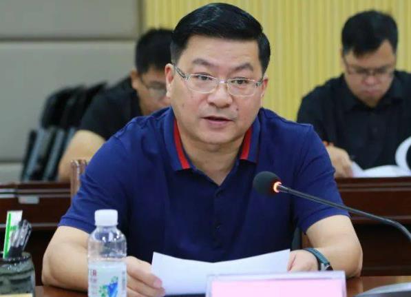 劉伯臣簡歷：柳州市政府秘書長劉伯臣，曾柳州商務(wù)局局長，柳北區(qū)委常委、常務(wù)副區(qū)長